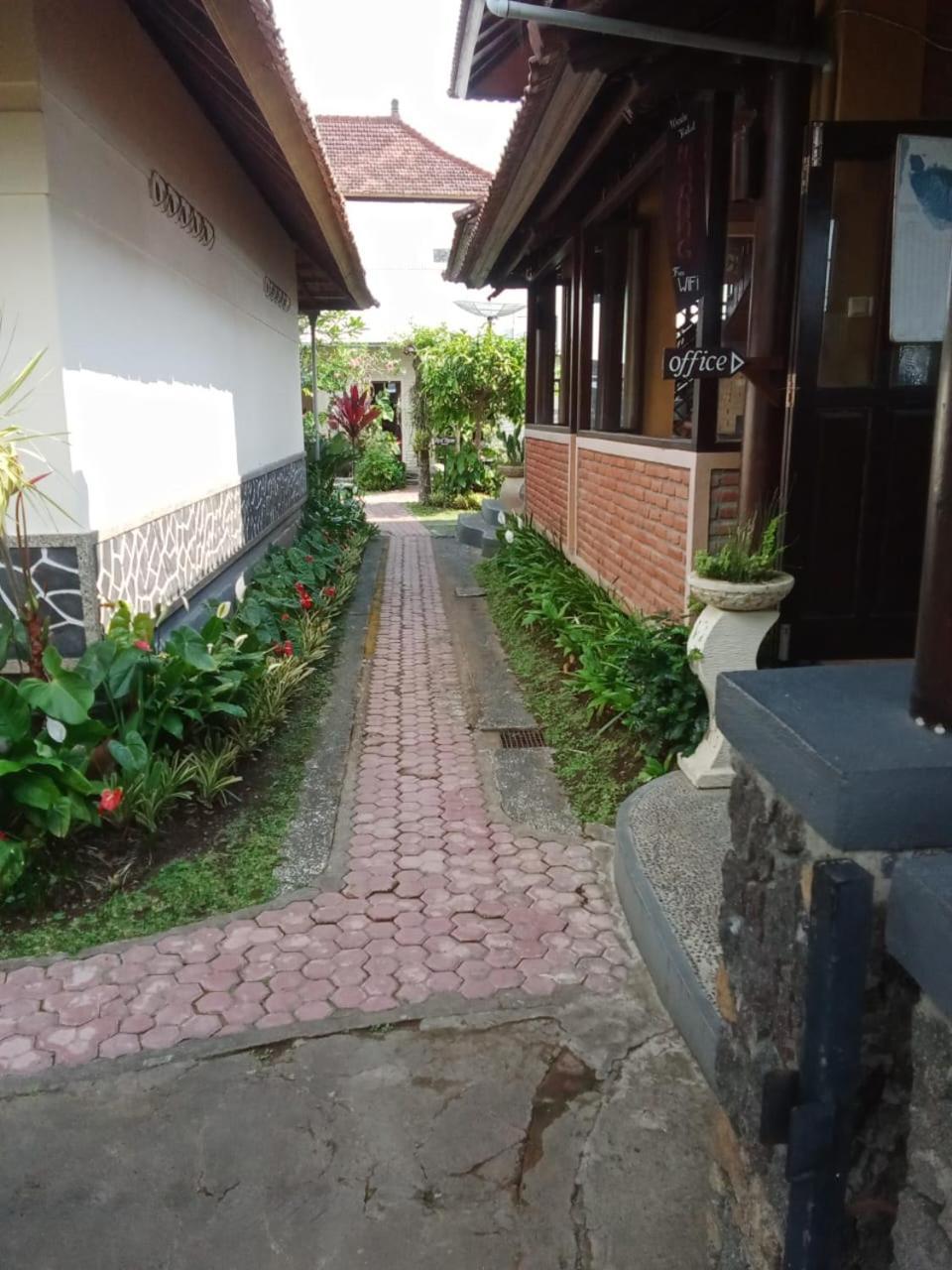 Guru Ratna Munduk Exterior foto